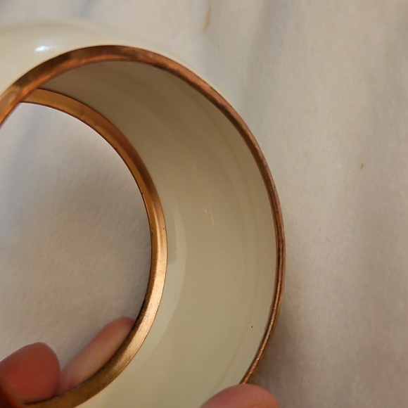 Vintage Chic Chunky Ivory Enamel Rose Goldtone Trim Bangle Bracelet - Picture 5 of 6